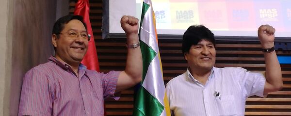 Luis Arce, candidato presidencial del Movimiento Al Socialismo, y Evo Morales, expresidente de Bolivia - Sputnik Mundo
