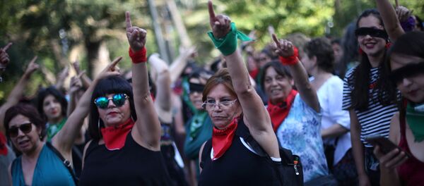 Performance Un violador en tu camino de manifestantes en Chile - Sputnik Mundo