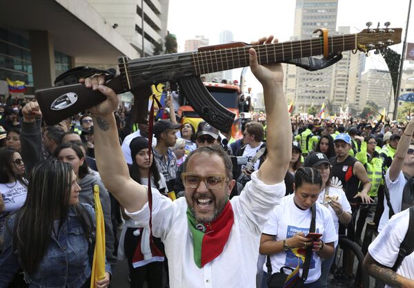 Colombia: golpe al Gobierno de Duque por no reconocer conflicto armado - Sputnik Mundo