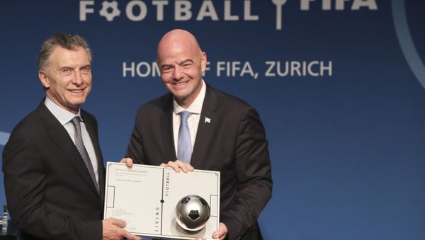 El expresidente argentino Mauricio Macri y el presidente de la FIFA, Gianni Infantino El expresidente argentino Mauricio Macri y el presidente de la FIFA, Gianni Infantino - Sputnik Mundo