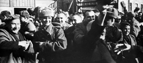 Liberación del campo de concentración Auschwitz por el Ejército Rojo Liberación del campo de concentración Auschwitz por el Ejército Rojo - Sputnik Mundo