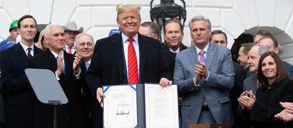 Donald Trump, presidente de EEUU, en la ceremonia de la firma del acuerdo comercial entre México, EEUU y Canadá (T-MEC)  - Sputnik Mundo