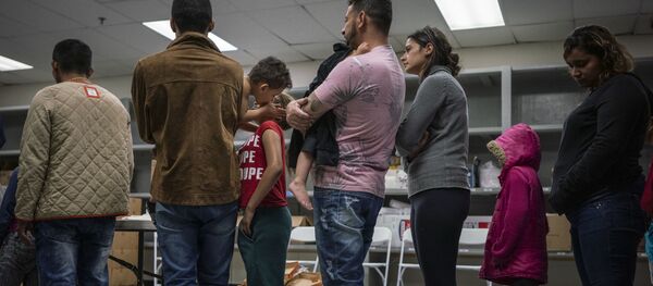 Migrantes (imagen referencial) Migrantes (imagen referencial) - Sputnik Mundo