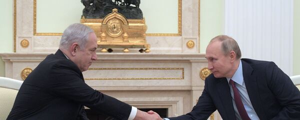 El primer ministro israelí, Benjamín Netanyahu, se reúne con el presidente ruso, Vladímir Putin El primer ministro israelí, Benjamín Netanyahu, se reúne con el presidente ruso, Vladímir Putin - Sputnik Mundo