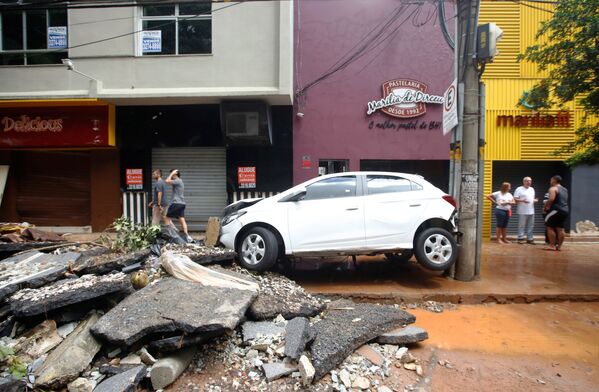 Lluvias tropicales en Brasil: inundaciones, deslizamientos de tierra y decenas de muertes
 - Sputnik Mundo