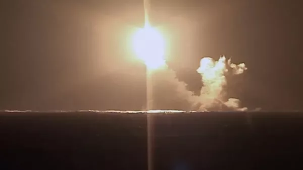 Lanzamiento de prueba de un misil balístico del submarino ruso Kniaz Vladimir de la clase Borei-A