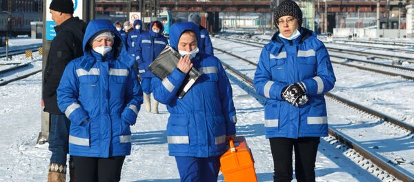 Los médicos llevan mascarillas para protegerse del coronavirus - Sputnik Mundo