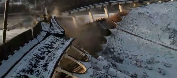 Se desploma el techo del polideportivo Petersburgski durante la demolición - Sputnik Mundo