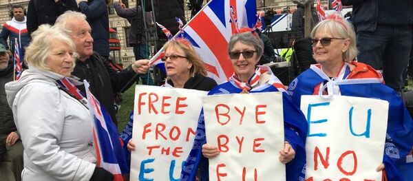 Los partidarios del Brexit se reúnen en el Parliament Square en Londres - Sputnik Mundo