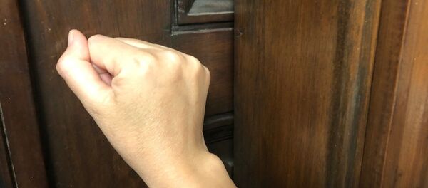 ¿Tocar madera espanta mala suerte? - Sputnik Mundo