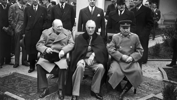 El primer ministro británico Winston Churchill, el presidente de EEUU, Franklin Roosevelt y el líder soviético Iósif Stalin en Yalta, 1945.