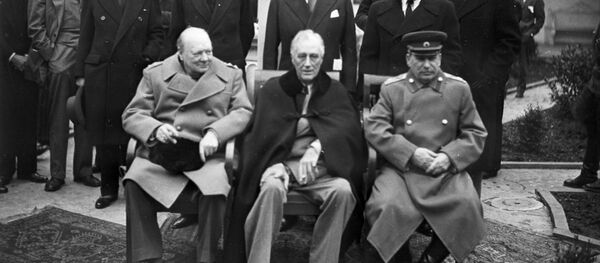 El primer ministro británico Winston Churchill, el presidente de EEUU, Franklin Roosevelt y el líder soviético Iósif Stalin en Yalta, 1945. - Sputnik Mundo