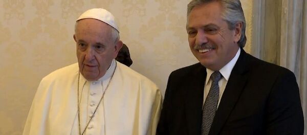 Así fue el memorable encuentro entre Alberto Fernández y el papa Francisco - Sputnik Mundo