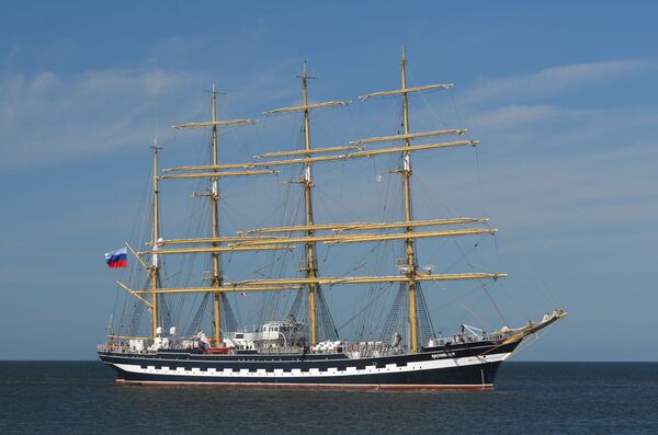 El velero ruso Kruzenshtern llega al puerto de Montevideo | Fotos - Sputnik Mundo