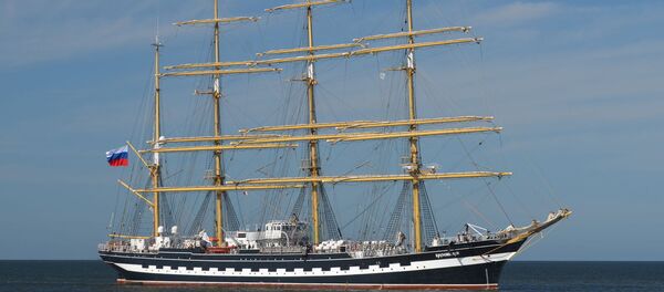 El velero ruso Kruzenshtern llega al puerto de Montevideo - Sputnik Mundo