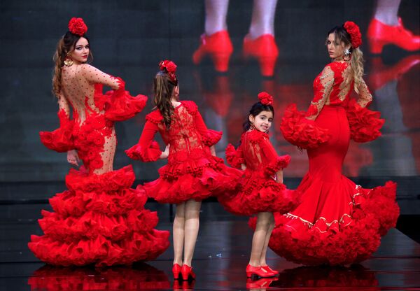 El Salón Internacional de la Moda Flamenca en Sevilla
 - Sputnik Mundo