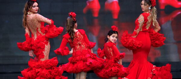 El Salón Internacional de la Moda Flamenca en Sevilla
 - Sputnik Mundo