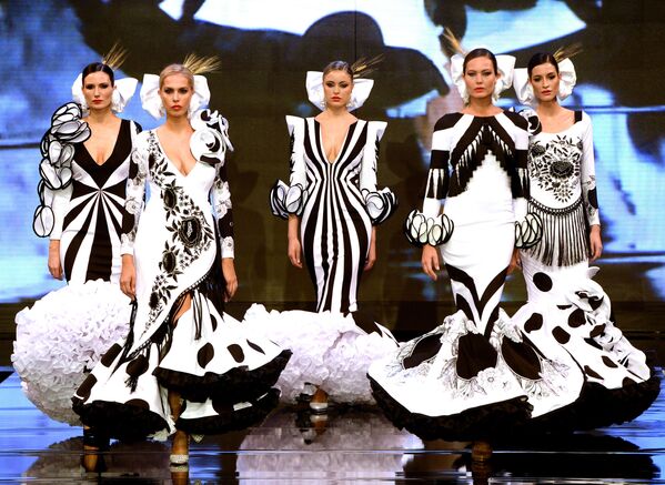 El Salón Internacional de la Moda Flamenca en Sevilla
 - Sputnik Mundo