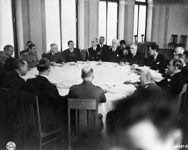 ¿Cómo la URSS, EEUU y el Reino Unido acordaron en Yalta el nuevo orden mundial en 1945? ¿Cómo la URSS, EEUU y el Reino Unido acordaron en Yalta el nuevo orden mundial en 1945? - Sputnik Mundo