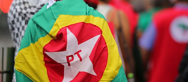 Un simpatizante del Partido de los Trabajadores (PT) de Brasil Un simpatizante del Partido de los Trabajadores (PT) de Brasil - Sputnik Mundo