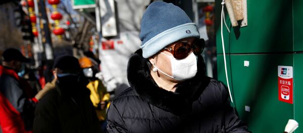 Una mujer con mascarilla en China Una mujer con mascarilla en China - Sputnik Mundo