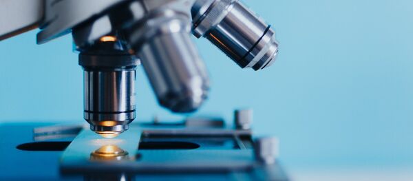 Un microscopio, referencial - Sputnik Mundo