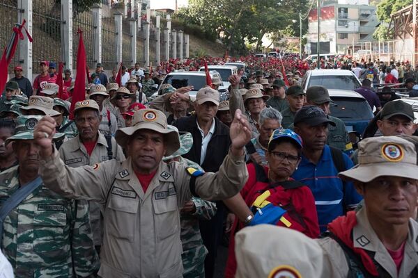 Seguidores de Maduro conmemoran en las calles la rebelión cívico militar de Chávez | Fotos - Sputnik Mundo