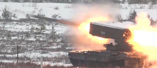 Los militares rusos llevan al límite las capacidades de sus implacables lanzallamas  - Sputnik Mundo