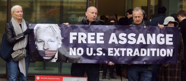 Manifestación contra la extradición del activista australiano, Julian Assange Manifestación contra la extradición del activista australiano, Julian Assange - Sputnik Mundo