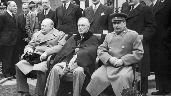 Winston Churchill, Franklin Roosevelt e Iósif Stalin en Yalta