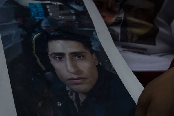 Familias de jóvenes desaparecidos en Ciudad de México arremeten contra las autoridades - Sputnik Mundo