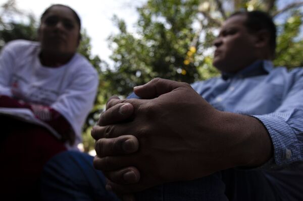 Familias de jóvenes desaparecidos en Ciudad de México arremeten contra las autoridades - Sputnik Mundo