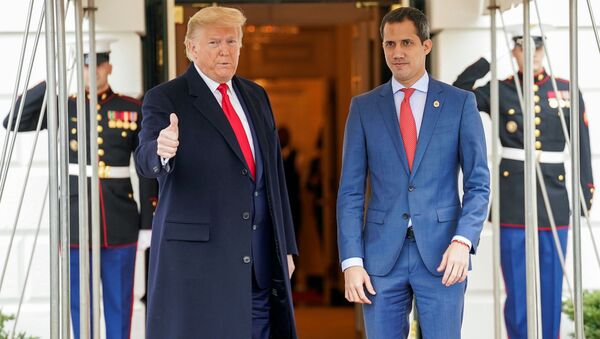 El presidente estadounidense, Donald Trump, y líder opositor venezolano Juan Guaidó - Sputnik Mundo