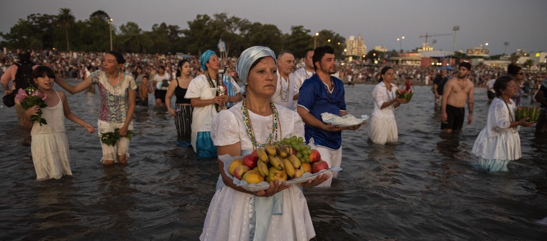 Celebración de Iemanjá el 2 de febrero en una playa de Montevideo, Uruguay - Sputnik Mundo, 1920, 05.02.2020