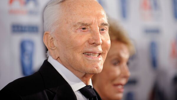 Kirk Douglas, actor estadounidense - Sputnik Mundo