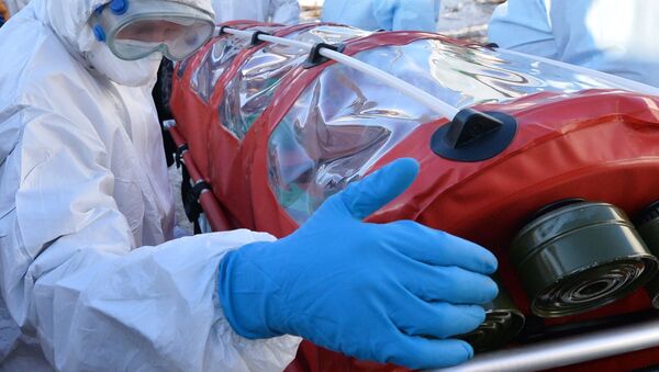 Evacuación de pacientes con síntomas de coronavirus chino - Sputnik Mundo