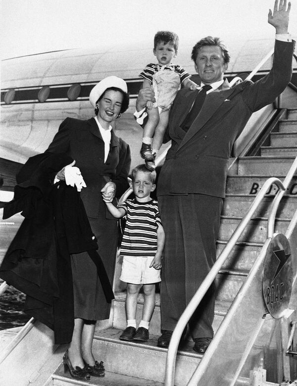 Kirk Douglas, el mito de la era dorada de Hollywood - Sputnik Mundo