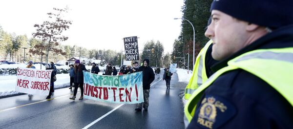 Protestas contra la construcción del gasoducto Coastal GasLink en Canadá - Sputnik Mundo