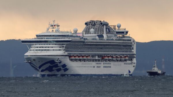 El crucero Diamond Princess en el puerto de Yokohama, Japón - Sputnik Mundo