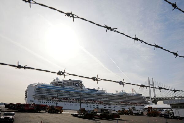 A merced del coronavirus: cómo viven los pasajeros en cuarentena en el Diamond Princess   - Sputnik Mundo