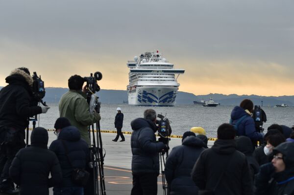 A merced del coronavirus: cómo viven los pasajeros en cuarentena en el Diamond Princess  - Sputnik Mundo