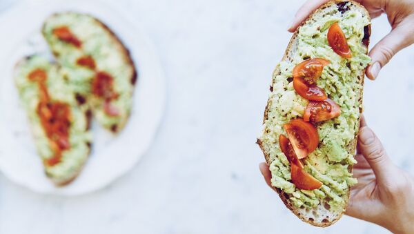 Tostadas con aguacate - Sputnik Mundo