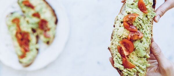 Tostadas con aguacate Tostadas con aguacate - Sputnik Mundo