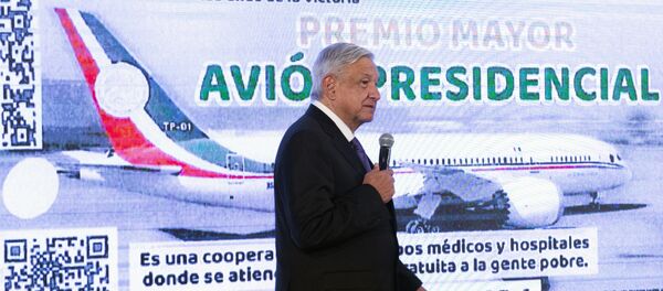 Andrés Manuel López anuncia el lanzamiento de billetes de lotería para vender el avión presidencial - Sputnik Mundo