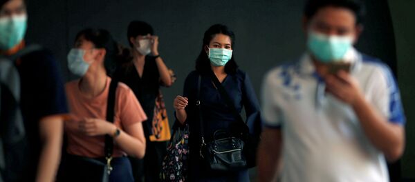 La gente lleva tapabocas para no contagiarse del coronavirus La gente lleva tapabocas para no contagiarse del coronavirus - Sputnik Mundo