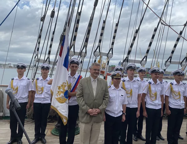Embajador: velero escuela ruso está en Uruguay para dar mensaje de paz y político | Fotos Embajador: velero escuela ruso está en Uruguay para dar mensaje de paz y político | Fotos - Sputnik Mundo