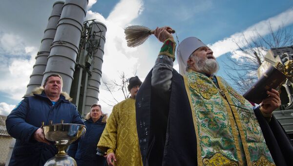 Ceremonia de la bendición de los sistemas de defensa antiaérea rusos S-400 Triumf (archivo) - Sputnik Mundo