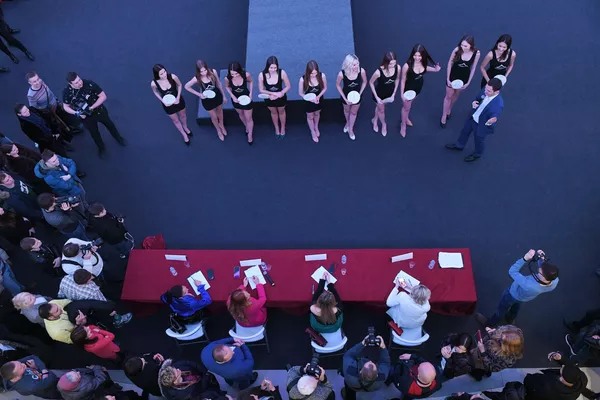 Belleza inigualable: así fue el 'casting' de las mujeres más elegantes para Miss Rusia 2020 Belleza inigualable: así fue el 'casting' de las mujeres más elegantes para Miss Rusia 2020 - Sputnik Mundo