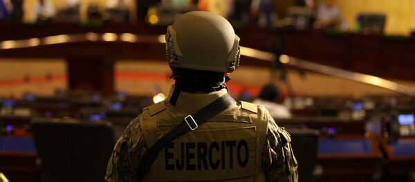 Un militar en el Parlamento de El Salvador - Sputnik Mundo