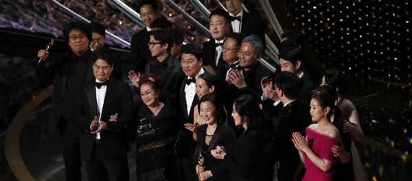 El equipo de la película surcoreana 'Parásitos' - Sputnik Mundo